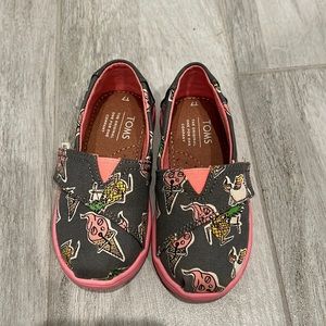 Toms